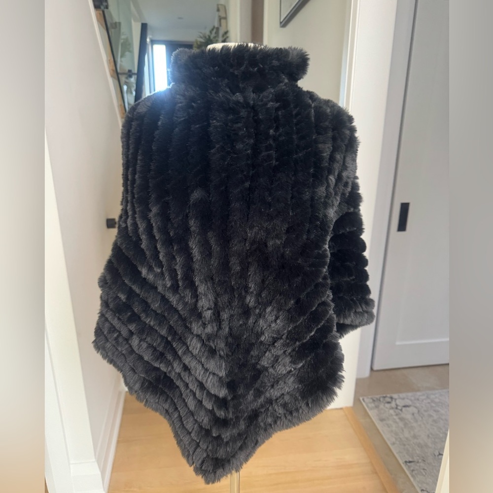J.McLaughlin Black Faux Fur Poncho / Cape – One Size